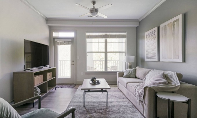 Short Pump Apartamento | Modern Apartment in Prime Location (ID6167X30)