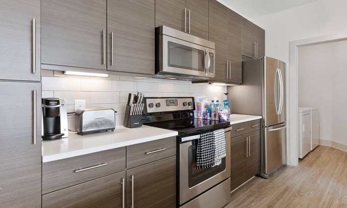 Short Pump Apartamento | Modern Apartment in Prime Location (ID4420X29)
