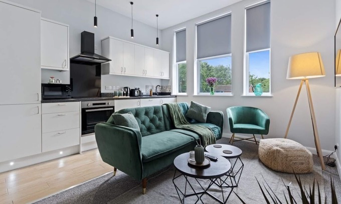 Mapperley Condominio | Modern Apartment| King Bed| Free Parking |Suite 6