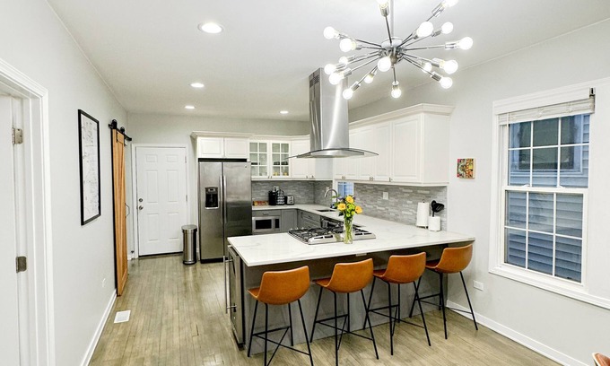 Edgewater Apartamento | Modern Apartment on Quiet Street in Andersonville