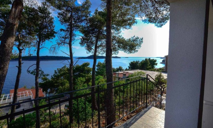 Prizba Apartamento | Modern Apartment on the Beautiful Croatia Coast