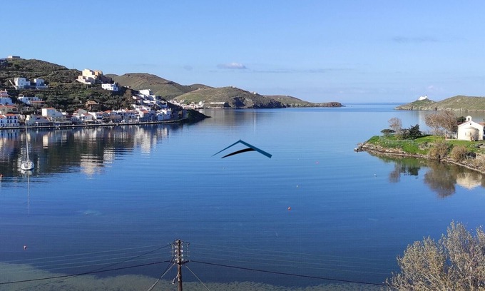 Vourkari Apartamento | Modern Apartment overlooking the Marina of Vourkari
