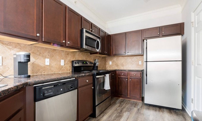 Overland Park Apartamento | Modern Apartment in Prime Location (ID5223X32)