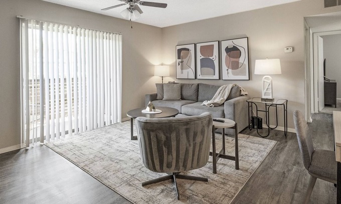 St. Petersburg - Clearwater Apartamento | Modern Apartment in Prime Location (ID8638X74)