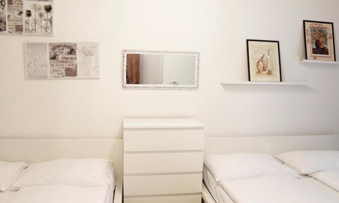 Nove Mesto Apartamento | Modern Apartment Ve Smečkách 28