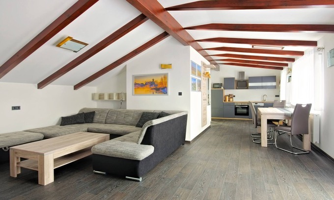 Freienhufen Apartamento | Apartamento moderno con mucho espacio para 4 personas.