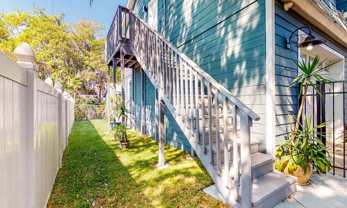 Winter Park Apartamento | Modern apartment with enclosed yard, central AC, & kitchenette - dog-friendly