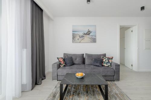 Uniescie Apartamento | Modern Apartment with Balcony and Parking by Noclegi Renters