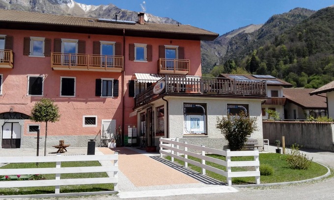 Mezzolago Apartamento | APARTAMENTO DE LUJO CON CHIMENEA Y BALCON DE DOS HABITACIONES Y VISTA AL LAGO