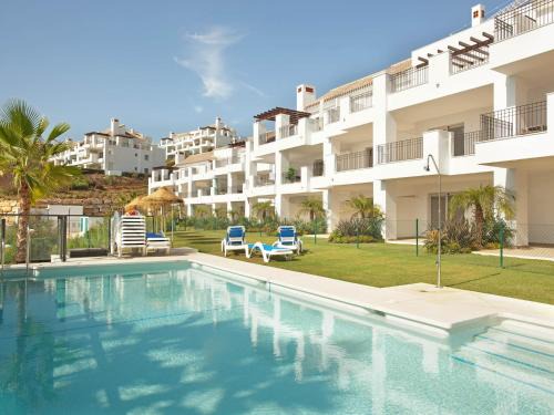 Ojen Apartamento | Modern Apartment with Pool