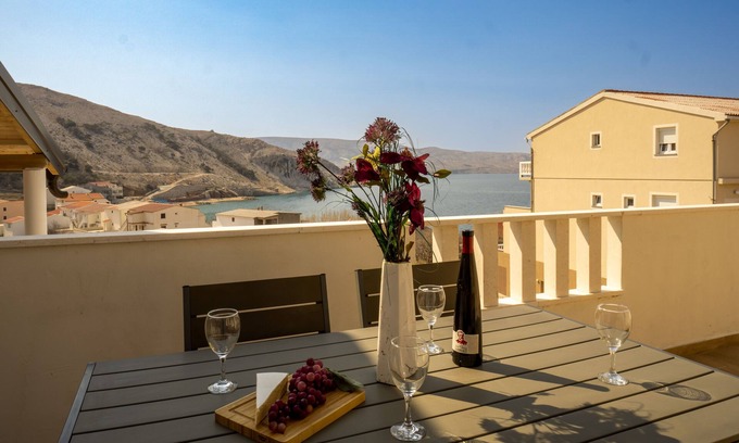 Metajna Apartamento | Modern apartment with sea view