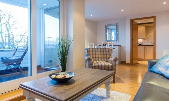 Fisherrow Apartamento | Apartamento moderno, increíbles vistas al puerto, wifi y estacionamiento