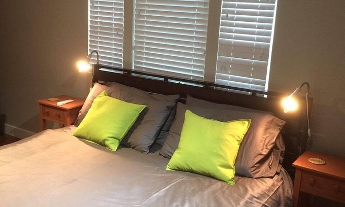 South River City Apartamento | Modern Efficiency Apartment cerca de SOCO con bicicletas - Se admiten perros