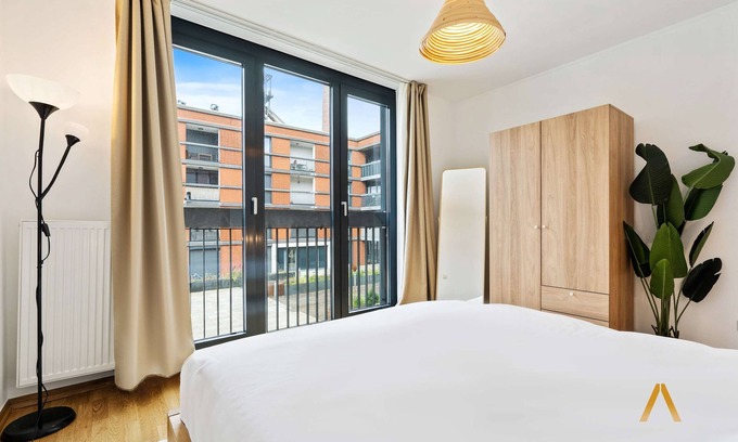 Esch-sur-Alzette Apartamento | Modern Apt with Balcony, Fast WiFi & Amenities
