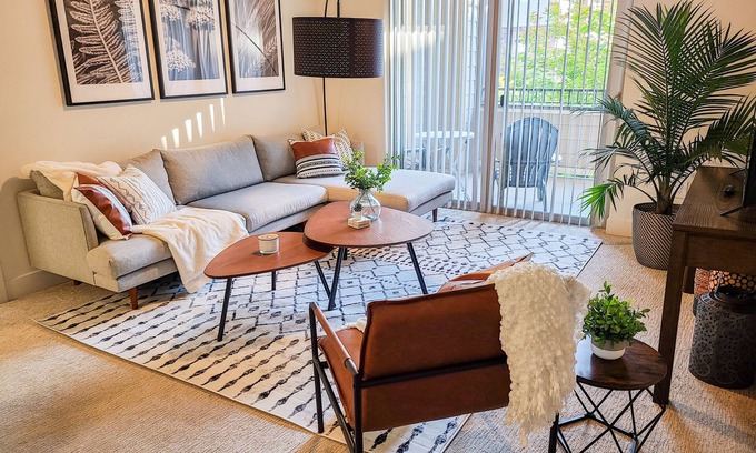 South Jordan Apartamento | Modern Apt with Gym & Pool & Hot Tub. Perfect Location. Close to Ski Resorts!