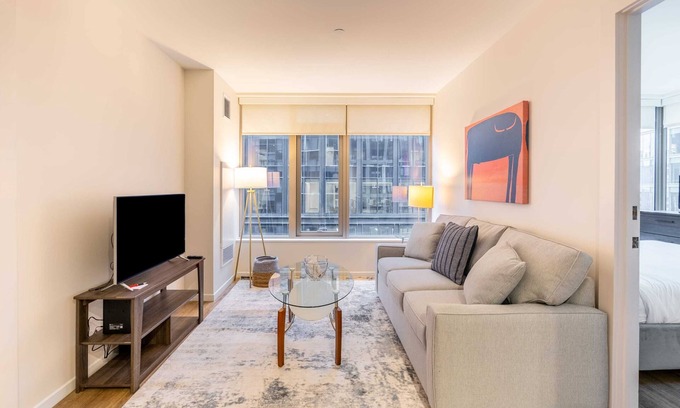 Seaport District Apartamento | Modern Apt with Gym Near Restaurants