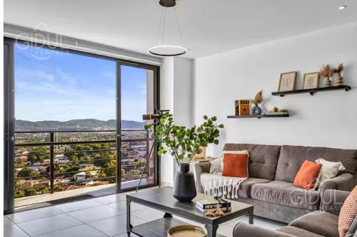 San Salvador Apartamento | Modern apt with stunning city and mountain views