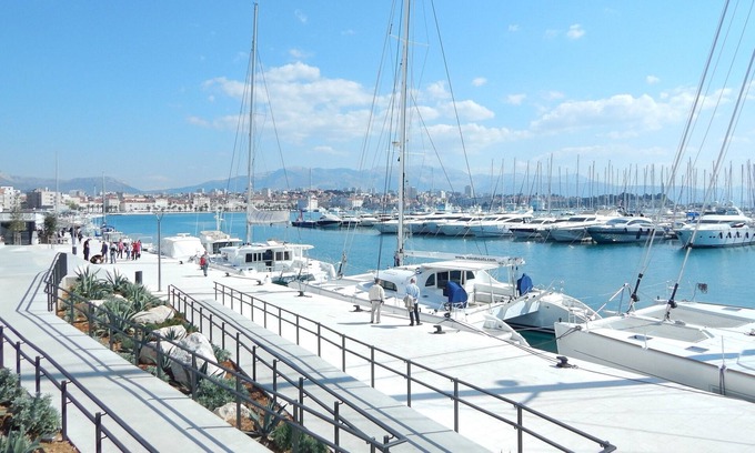 Bacvice Apartamento | Modern apt With Terrace 4 min Walk to the Beach