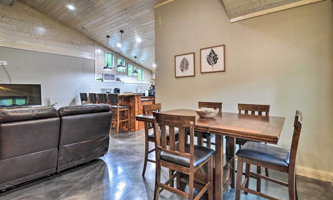 Arcadia Casa | Modern Arcadia Farmhouse on 80 Acres w/ Fire Pit!