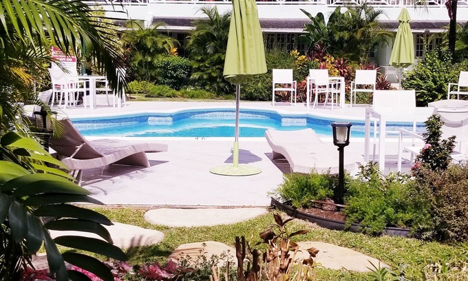 Rockley Condominio | Condominio moderno en Barbados con WIFI, caminar hacia la PISCINA, a pasos de la PLAYA