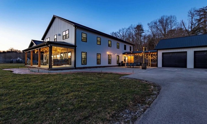 Clay City Casa | Modern Barndo, Hot Tub /Fire Pit / Rec Room / 20min RRG