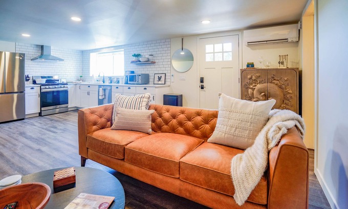 Dairy Apartamento | Modern Barndominuim on stunning 100 Acre Ranch