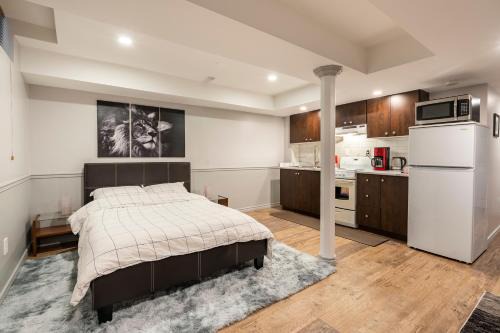North York Casa | Modern, basement apartment, close to airport