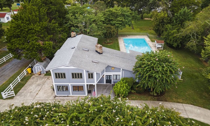 Deale Casa | Modern Bay Dream
