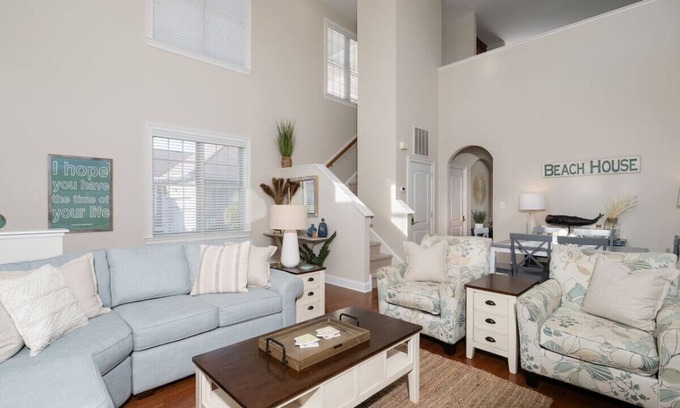 Sun Ridge Casa | Modern Bayside Villa: Ideal for Family and Golf