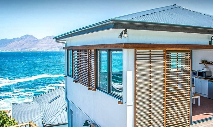 Redhill Apartamento | Modern Beach Apartment