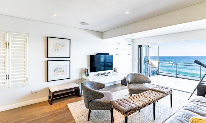 Shaka's Rock Apartamento | Modern Beach Front Apartment