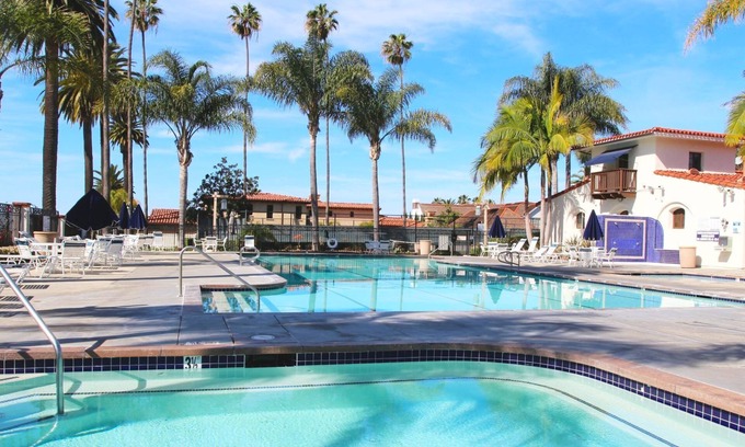 San Onofre Casa | Alquiler mensual de lujo. Patio y piscina en comunidad privada cerrada