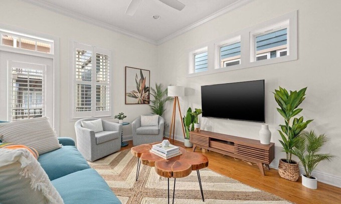 Crescent Beach Casa | Modern Beach Home 4 Min Walk to Beach Pool&BBQ