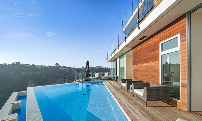 Bel Air Casa | Modern Bel Air Estate | 5 Bd | 7 Ba | 6,112 sqft | Pool | Views