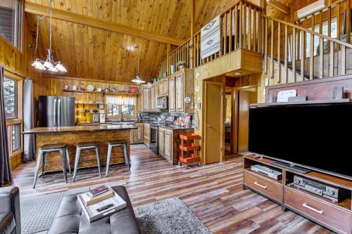 Rapid City Casa | Modern Black Hills Cabin with Loft and Wraparound Deck