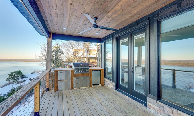Quitman Casa | Fire Pit, Deck & Grill: Home on Greers Ferry Lake