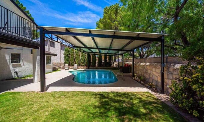 Biggs Field Casa | Modern Bohemian Pool House