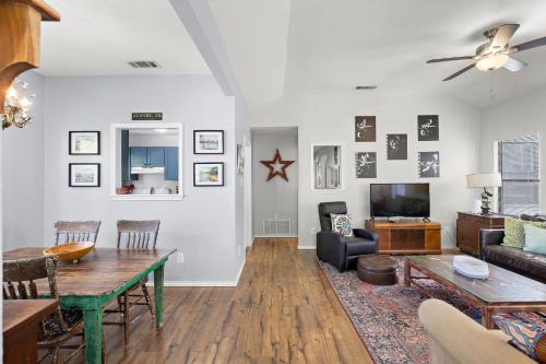 Bouldin Casa | Modern Boho Hideaway