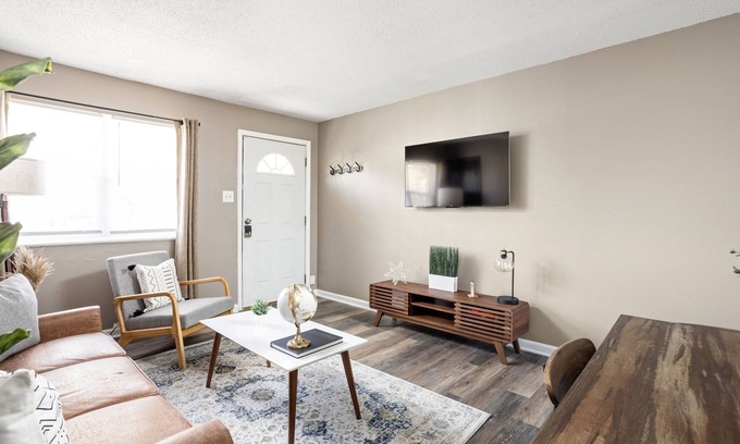 Wayne Casa | Modern Boho Villas 10 min Airpt./Speedway