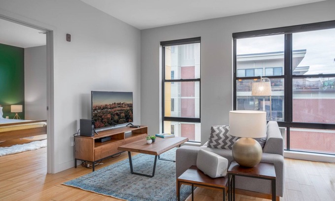D Street - West Broadway Apartamento | Modern + Bright 2BR in Southie w/ Gym, by Blueground