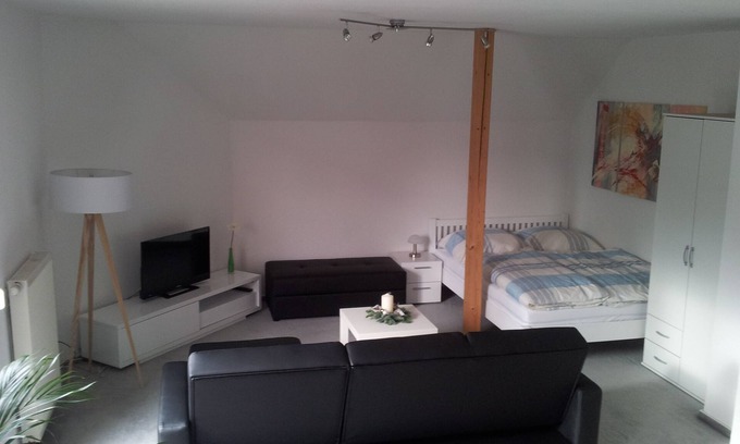 Kornhochheim Apartamento | ¡Apartamento moderno y luminoso con vistas a Wachsenburg en Erfurter Kreuz / A4!