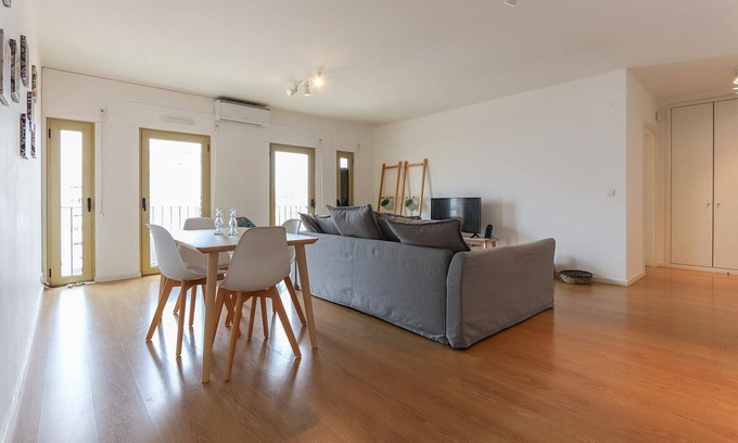 Casal da Ladeira Apartamento | Modern & Bright by Homing