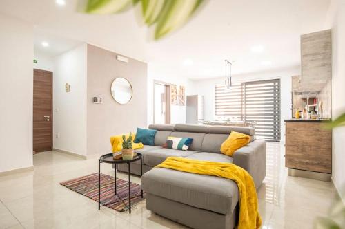 Marsaskala Apartamento | Modern, Bright & Spacious Apartment near the sea