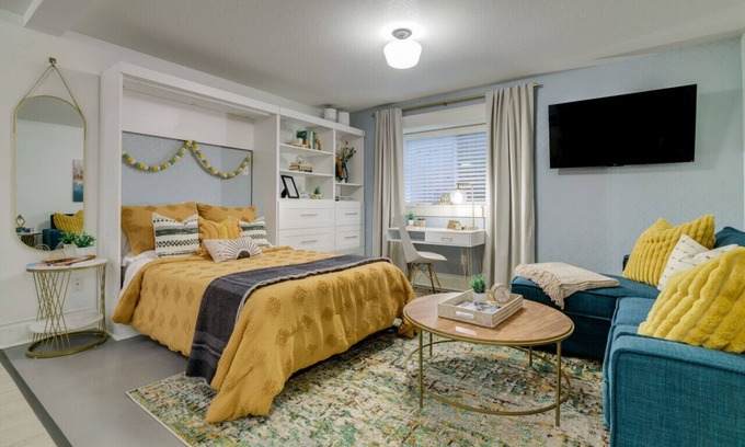 University Park Apartamento | Modern & Bright Walkable U of P Studio, Fast WiFi