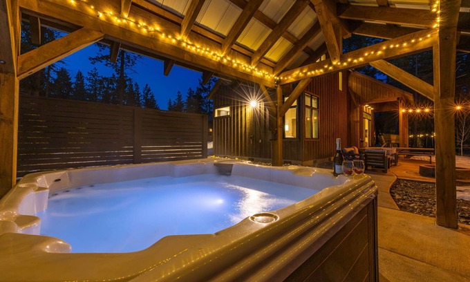 Ronald Casa | Especiales! Encantadora y asequible cabaña con jacuzzi privado cerca de Suncadia.
