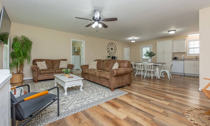 Thomasville Casa | Modern build w/ grill and front porch | 12 mi. to HPU | Pack n' Play