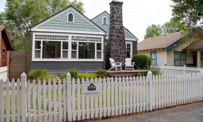 Old Bend Casa | Modern bungalow charm! Steps to downtown & the surf wave, salt water hot tub!
