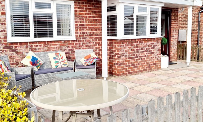 Walcott Casa | Modern Bungalow only a few minutes walk to the beach
