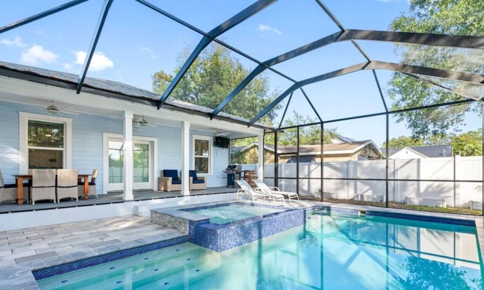 Riverside Heights Casa | Modern Bungalow - Private POOL and SPA