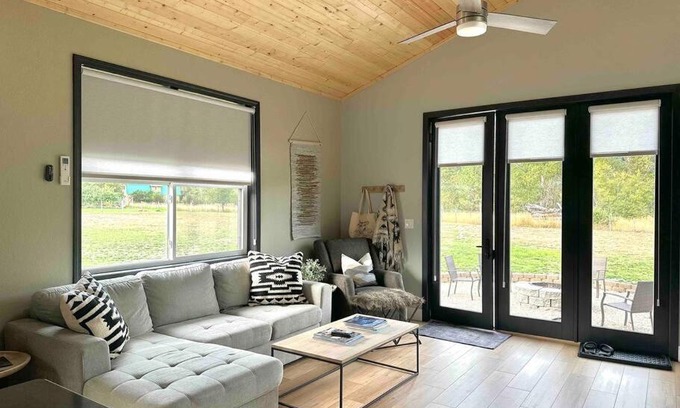 Stevensville Apartamento | Modern, but cozy apartment with spectacular views